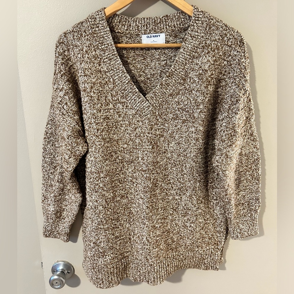 Old Navy tunic length v-neck sweater, size medium